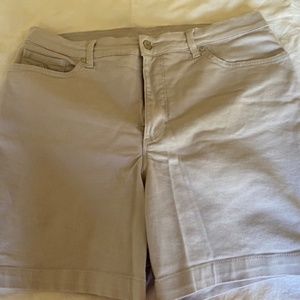 Gloria Vanderbilt Shorts
